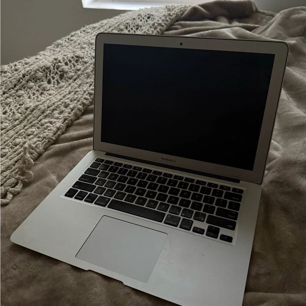 Apple MacBook Air - Sleek Silver Design